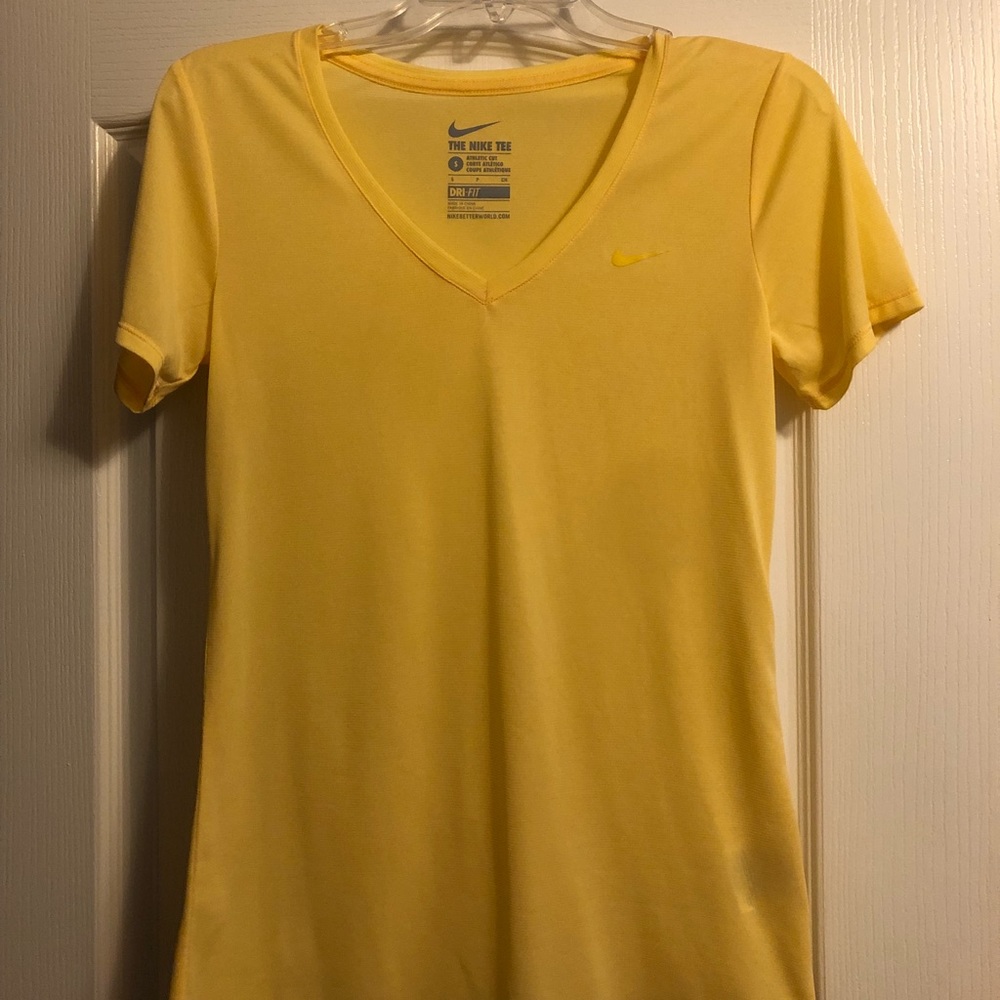 NWOT Nike Tee